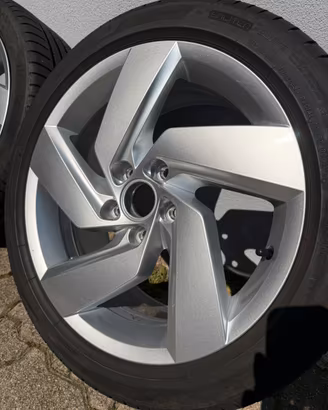 Cerchi e gomme estive 225/45R17