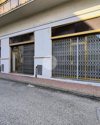 NEGOZIO A CUORGNÈ