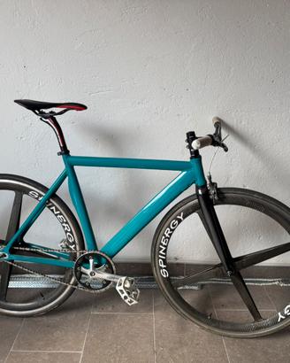 Bici scatto fisso xon ruote spinergy