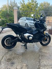 Xadv 750