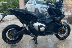 Xadv 750
