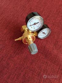 Riduttore regolatore di pressione con due manometr