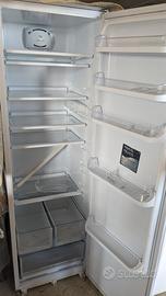 Frigorifero da incasso monoporta . no congelatore