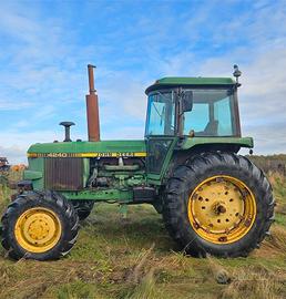 Trattore agricolo John Deere 4240