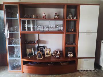 Mobili in ciliegio in stock