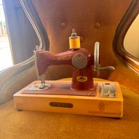 Macchina da cucire Anni 70 made in USSR