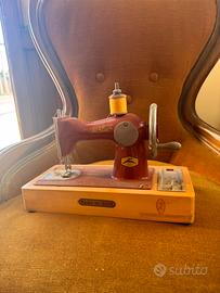 Macchina da cucire Anni 70 made in USSR