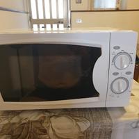 Forno a microonde modello MIN720-13
