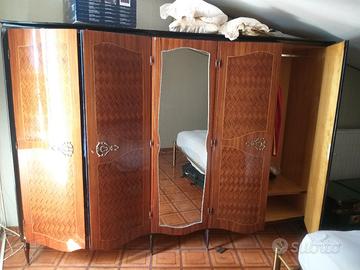 Cucina, frigorifero, armadio  letto, angolare.