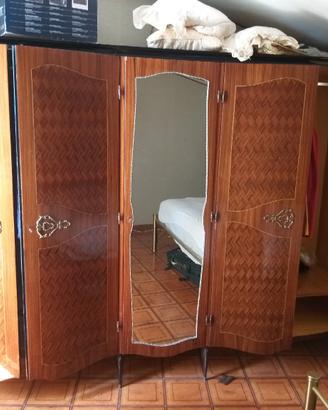 Cucina, frigorifero, armadio  letto, angolare.
