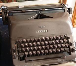 macchina da scrivere meccanica in ferro ADLER