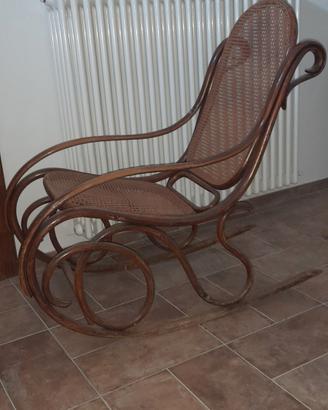 Sedia a dondolo in rattan, originale