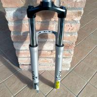 FORCELLA MTB SR Suntour XCM32 per ruote 29 pollici