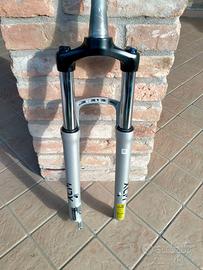FORCELLA MTB SR Suntour XCM32 per ruote 29 pollici