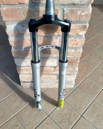 FORCELLA MTB SR Suntour XCM32 per ruote 29 pollici