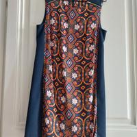 Vestito Naf Naf senza maniche. Tubino. Abito