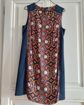 Vestito Naf Naf senza maniche. Tubino. Abito