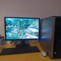 PC desktop con monitor 