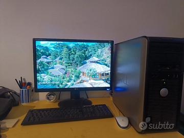 PC desktop con monitor 