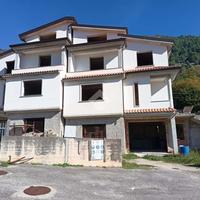 VILLA A SCHIERA A SANTA LUCIA DI SERINO