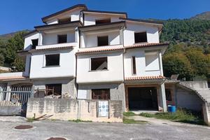 VILLA A SCHIERA A SANTA LUCIA DI SERINO