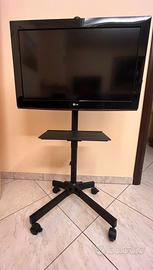 Piantana con staffa e tv