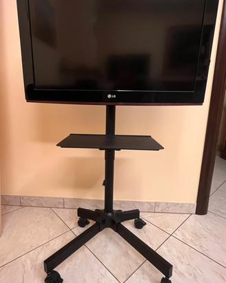 Piantana con staffa e tv