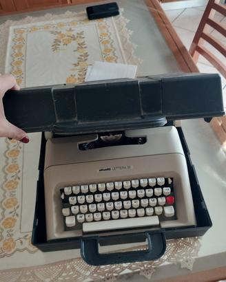 macchina da scrivere Olivetti lettera 35