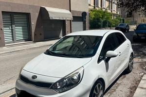 Kia Rio 1.4 high tech-2015