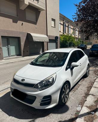 Kia Rio 1.4 high tech-2015