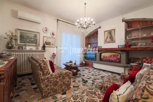 PORZIONE DI TRIFAMILIARE