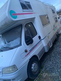 Camper mansardato