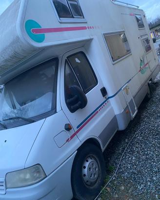 Camper mansardato