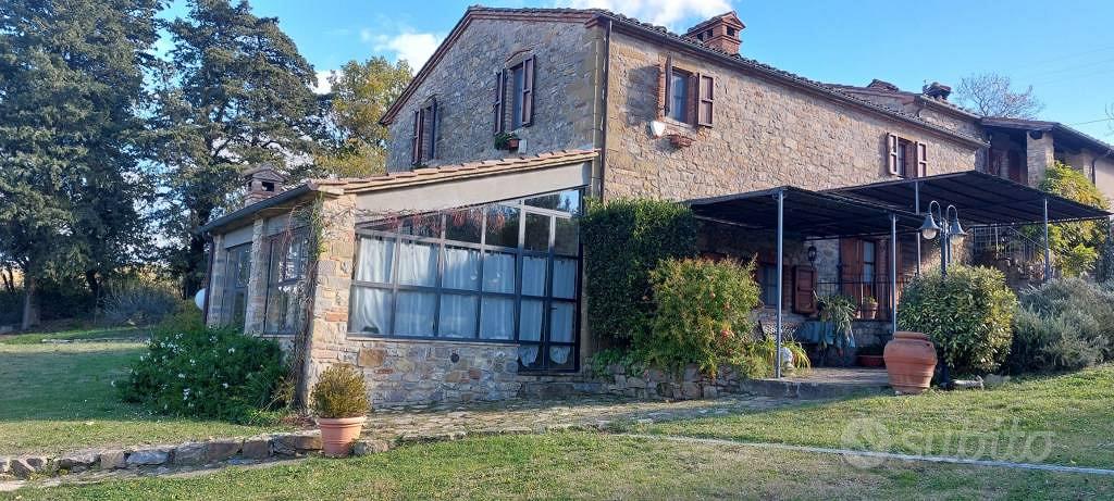 Rustico / Casale di 390 m² con più di 5 locali a P - Vista 3
