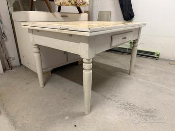 Tavolo anni 60 da restaurare.