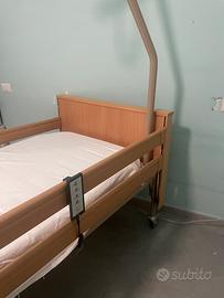 Letto elettrico con sponde e materasso antidecubit