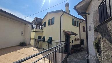 Rustico / Casale di 135 m² con 5 locali a Sestri L