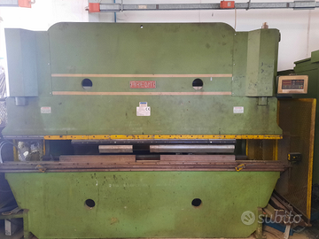 Pressa Piegatrice per Lamiera