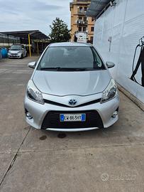 Toyota yaris 2014 1.5 hybrid