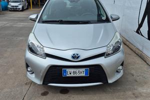 Toyota yaris 2014 1.5 hybrid
