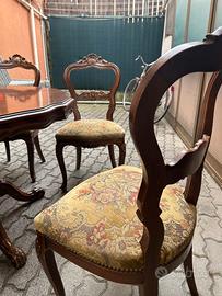 Tavolo rotondo in legno intagliato con 4 sedie imb