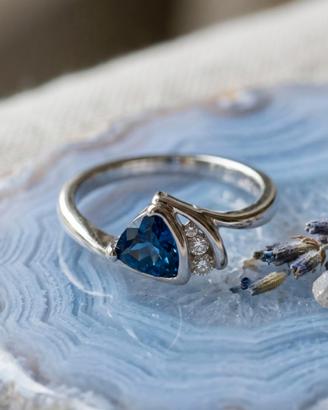 Anello  Blu Trillion & Zirconi -  oro bianco