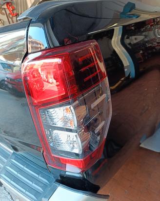 Fari Mitsubishi L200 2922