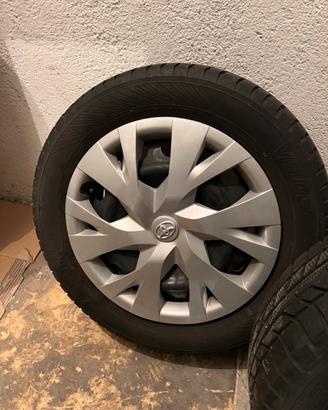 Cerchi gomme invernali e copricerchi Toyota