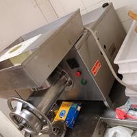 Tritacarne Industriale 42 Trafila 13cm. Usato