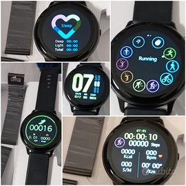 Smartwatch con doppio cinturino (metallo e gomma)