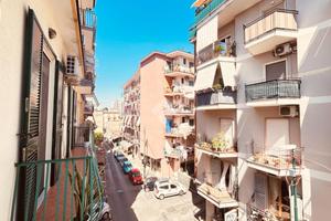 2 LOCALI A NAPOLI