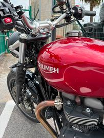triumph street twin