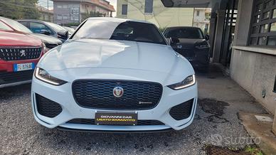 Jaguar XE 2.0 D 204 CV AWD 4X4 Dynamic Black