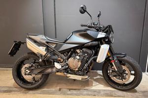 HUSQVARNA 801 SVARTPILEN